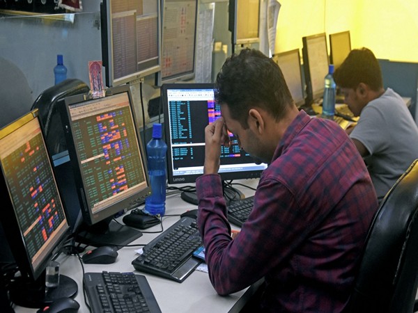 Indian Stocks Stumble Amid Global Economic Concerns