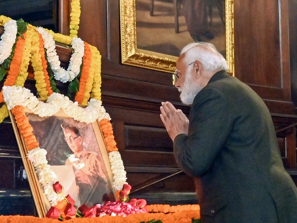 Celebrating Parakram Diwas: PM Modi Honors Netaji Subhas Chandra Bose