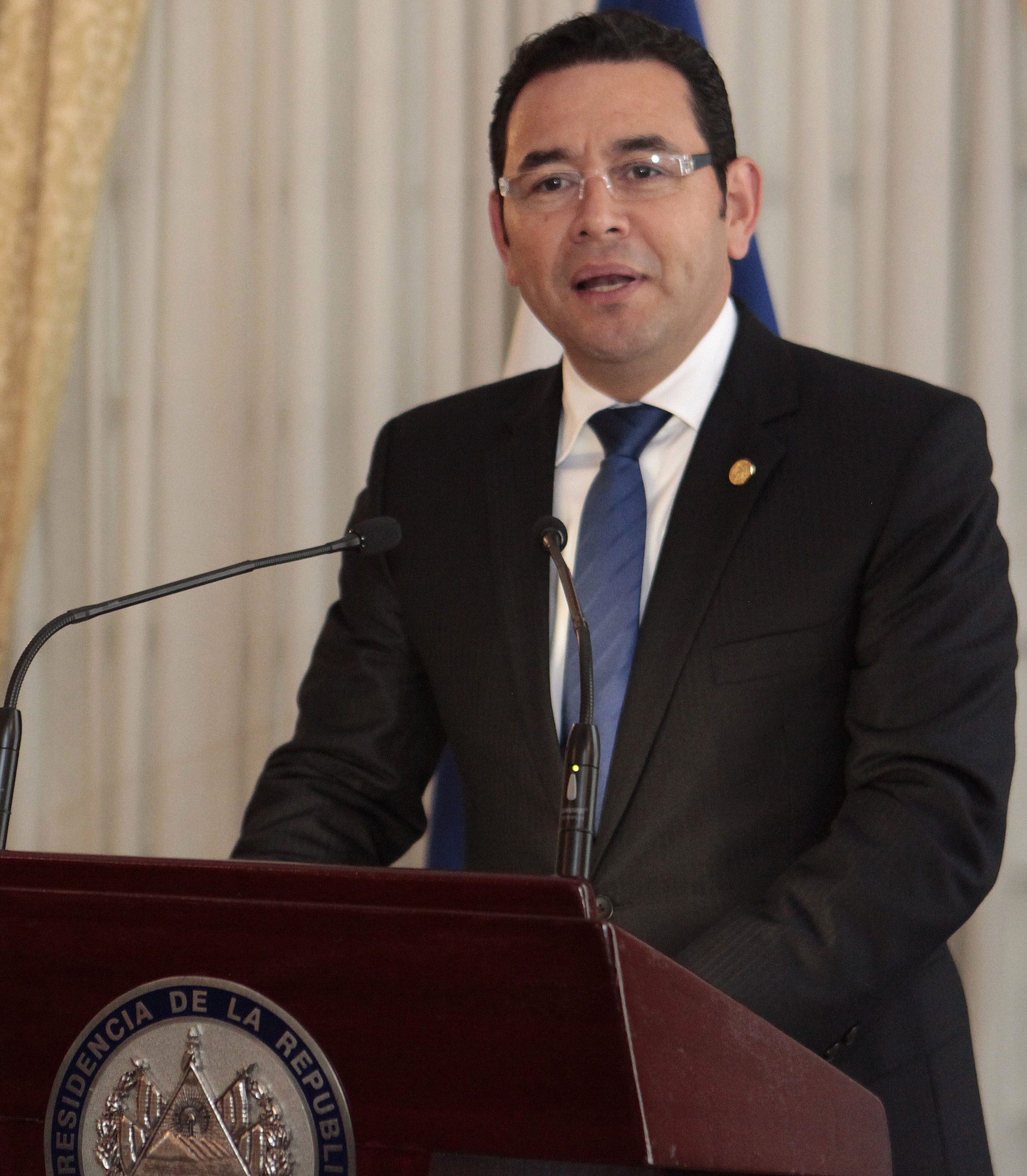 UPDATE 1-Under U.S. asylum treaty pressure, Guatemala's president to visit Washington