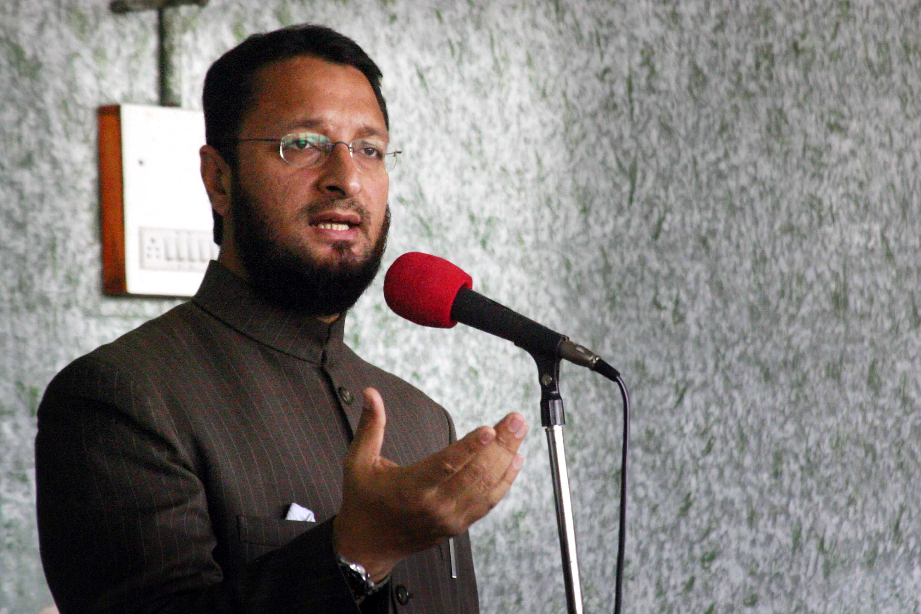 Owaisi condemns Pak PM statement in support of BJP to facilitate peace talks