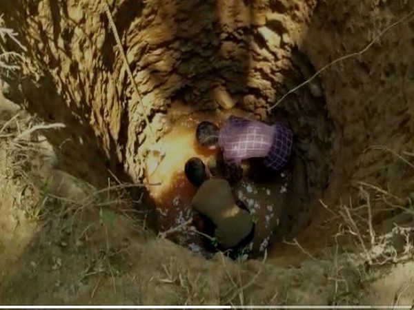 Karnataka: Children dig well in Dakshina Kannada to combat water crisis