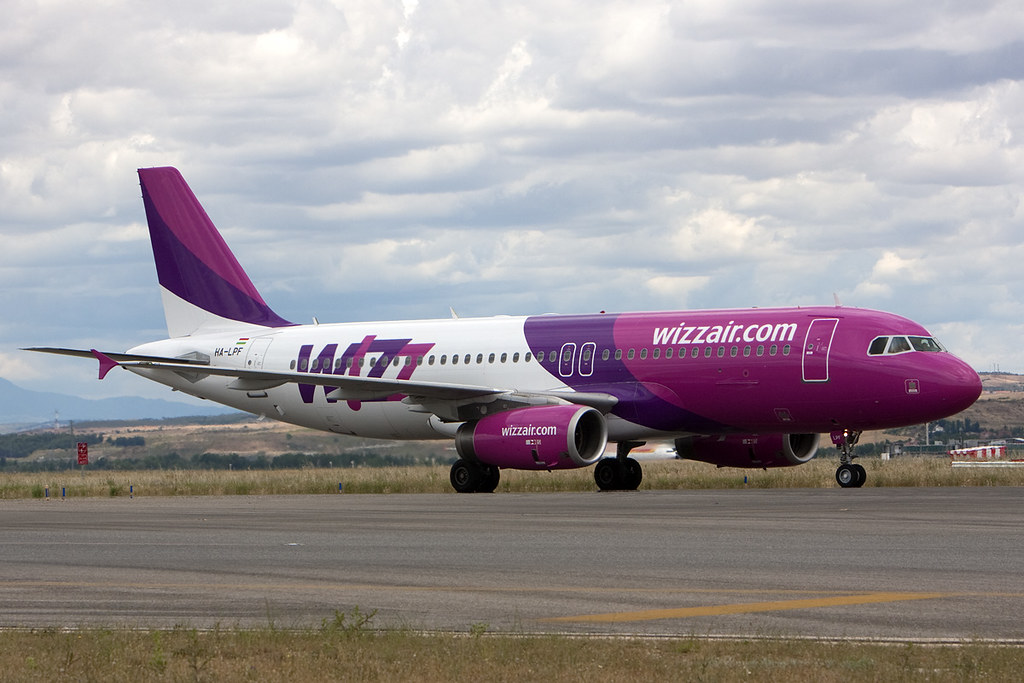 Wizz suspends Ukraine flights, trying to evacuate staff, planes