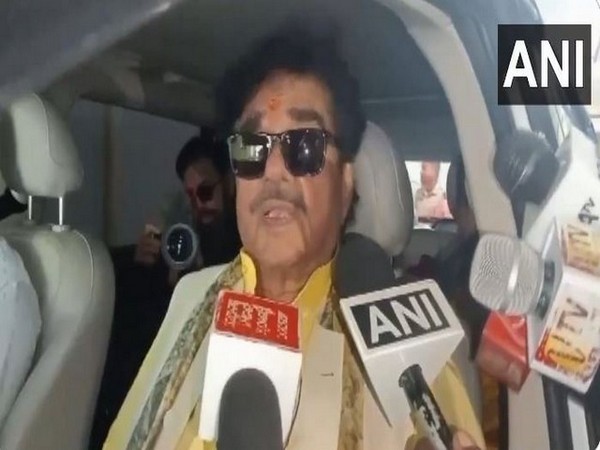 "People will give a befitting reply to PM Modi," says Shatrughan Sinha while filing nomination for Asansol
