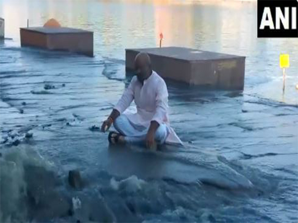 Ujjain Congress candidate Mahesh Parmar protests Shipra river pollution, takes vow to clean river