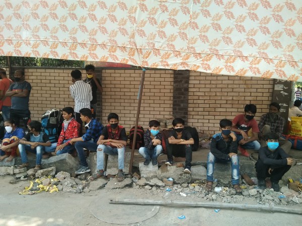 Migrant labourers in Delhi face problems due to lack of awareness about online registration system