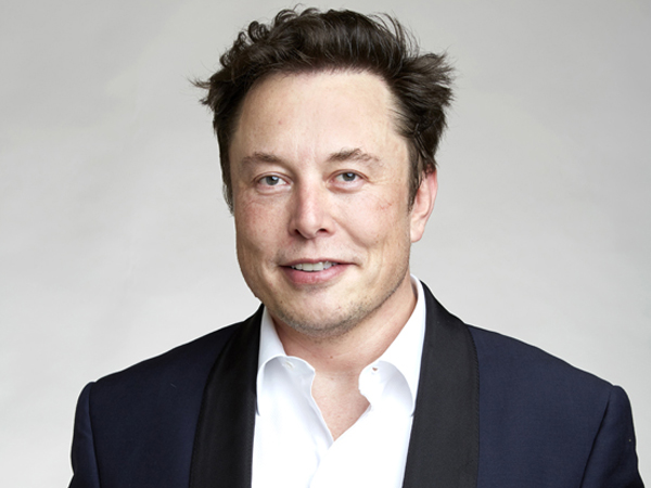 In call with Twitter staff, Elon Musk muses on space aliens, company's future