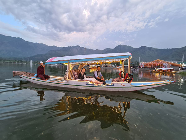 G20 delegates enjoy Shikara boat ride in J-K's Srinagar