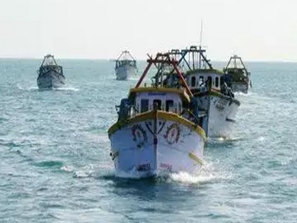 Sri Lanka Navy arrests 22 Tamil Nadu fishermen near Neduntheevu