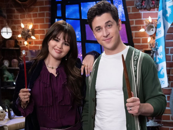 David Henrie and Selena Gomez Reunite for 'Wizards Beyond Waverly Place'