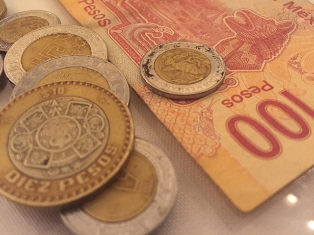 Argentine bills strain wallets (literally) amid inflation drain