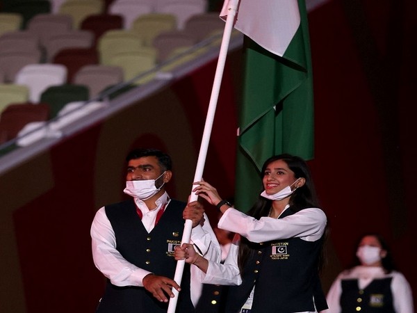 Tokyo Olympics: Pakistan team's flag bearer flouts Covid rules, marches mask-free at opening parade