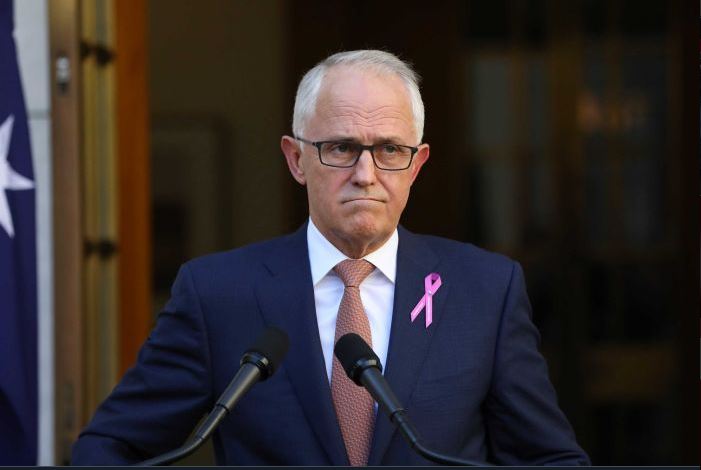 UPDATE 4-Australian PM stubbornly clings to power, offers possible second leadership vote