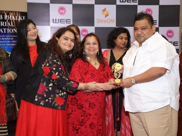 "WEE - Women Entrepreneurs Enclave" organized "WEE Business Excellence Awards"