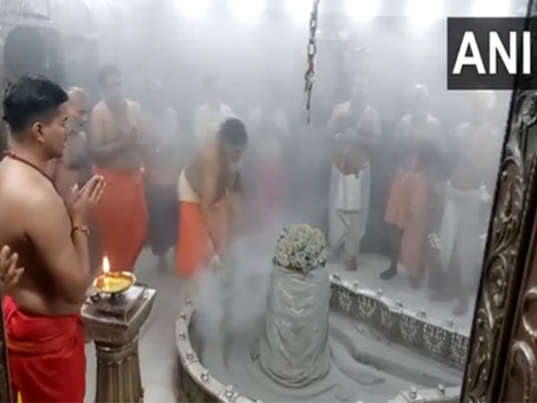 Minister Swatantra Dev Singh Seeks Divine Blessings at Mahakaleshwar Temple