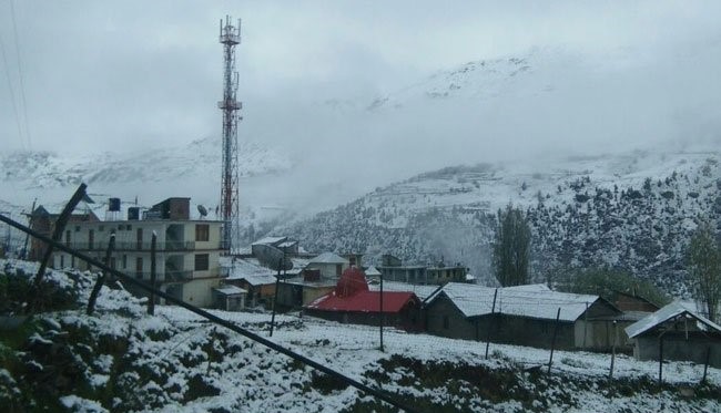 Kashmir received fresh snowfall in higher reaches
