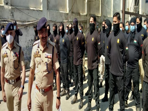 J-K DGP visits Srinagar Police Component; lauds personnel for handling recent operations