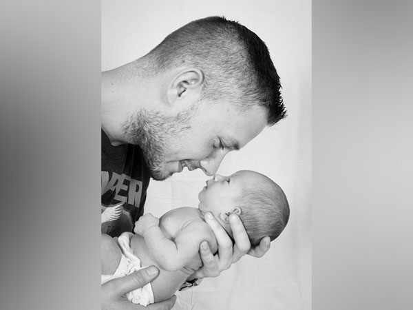 Greater father involvement in infant parenting is beneficial for paternal mental health: Study