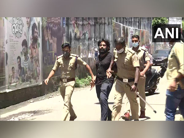 PFI workers vandalize shops, stop vehicles in Kochi