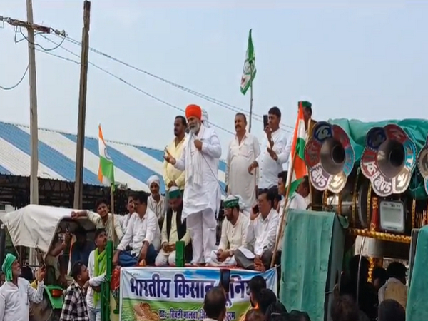 Rakesh Tikait Leads Tractor Rally in Madhya Pradesh Demanding MSP Hike for Soybean