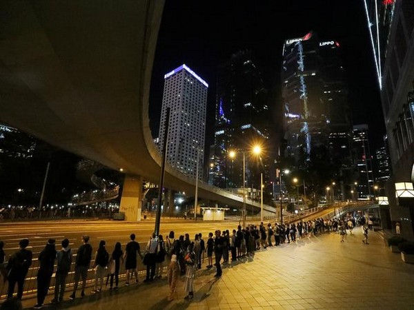 Govt supporters march in Hong Kong after week of chaos