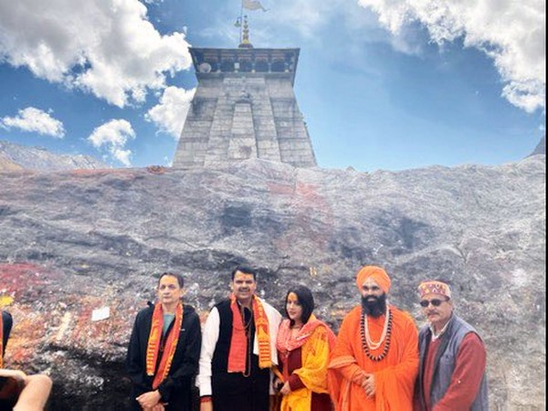 Devendra Fadnavis along with wife visits Kedarnath temple