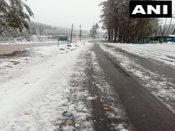 J-K's Mughal Road closed for vehicular traffic due to heavy snowfall