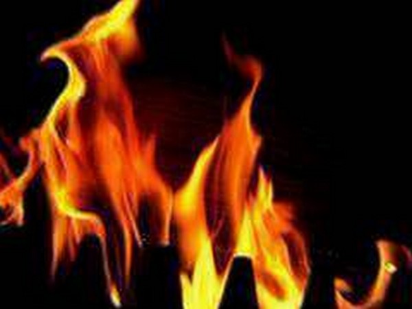 Chhattisgarh: Fire in Durg building, 3 people rescued