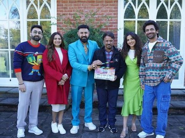 Jasmin Bhasin, Sargun Mehta, Gippy Grewal begin shooting for 'Carry on Jattiye' 