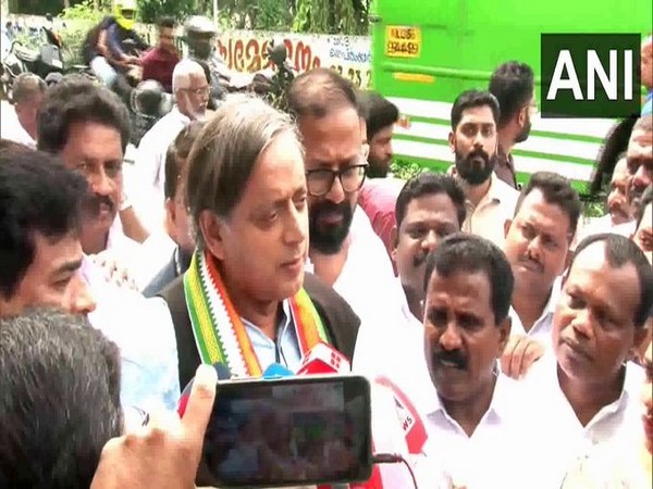 Shashi Tharoor on viral photos with TMC MP Mahua Moitra: 'Cheap politics,  not a serious issue' - The Economic Times Video