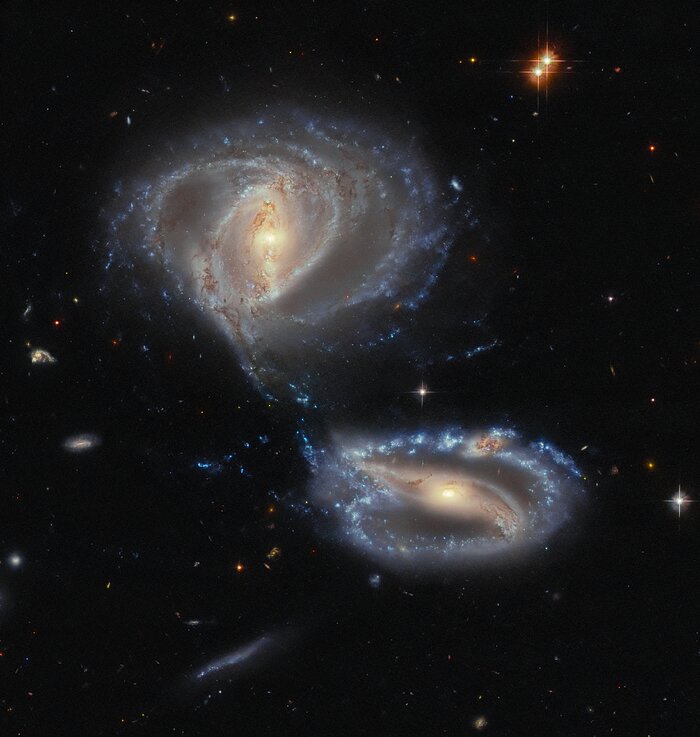 Hubble snaps a trio of interacting galaxies nearly 500 million light-years from Earth
