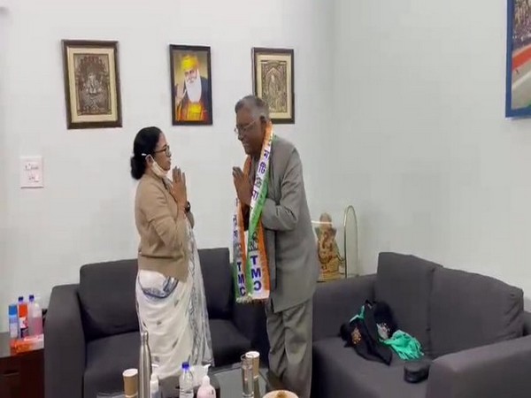 Former JD(U) leader Pavan Varma joins TMC