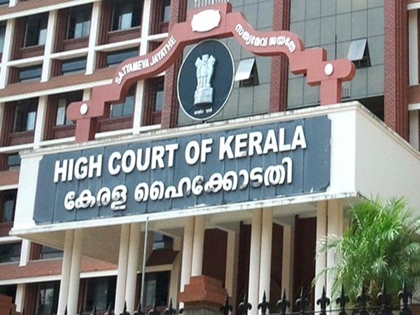 Kerala HC issues notice to Centre on plea challenging PM's photo on COVID-19 vaccination certificate