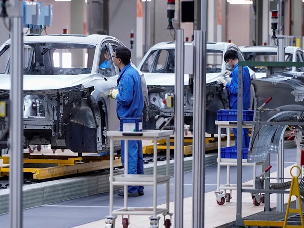 Shanghai Auto Workers Block Highway in Layoffs Protest