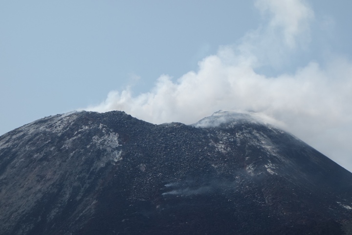 All flights rerouted after authorities raise Krakatau volcano's red alert