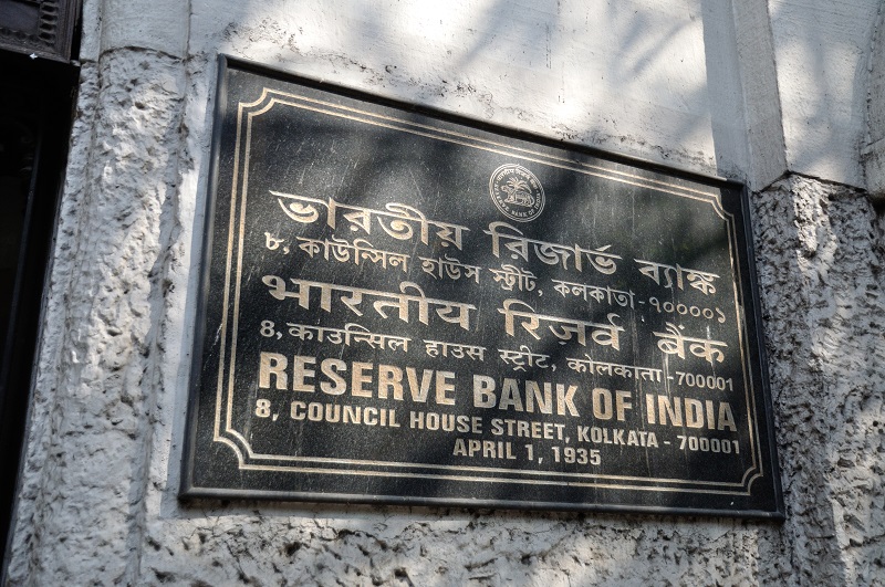 RBI mulls ECB route to facilitate resolution process under insolvency law