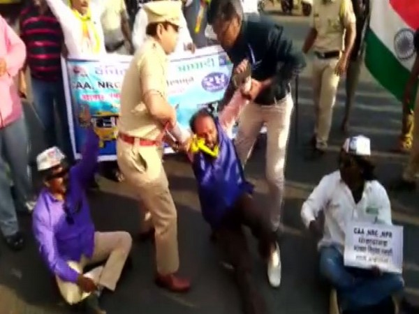 Vanchit Bahujan Aghadi workers detained while attempting to disrupt traffic during protest