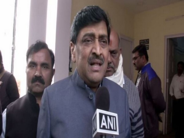 Ashok Chavan demands high-level probe in alleged phone tapping