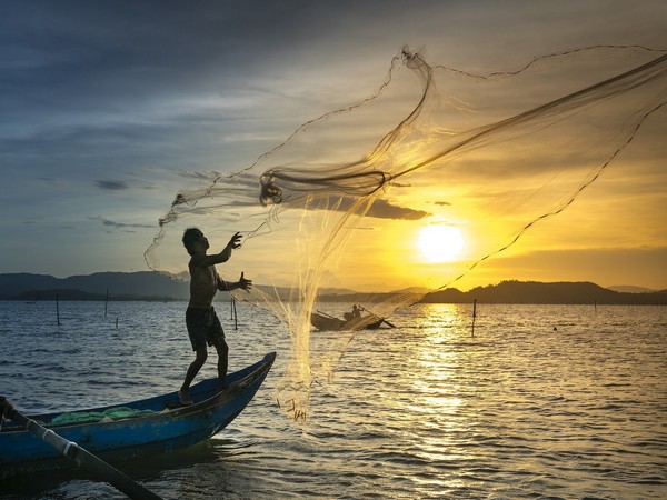 Indian fishermen repatriated from Sri Lanka reach home