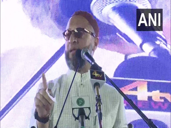 AIMIM leader Asaduddin Owaisi condemns Delhi violence, says police sided with 'rioters' to pelt stones