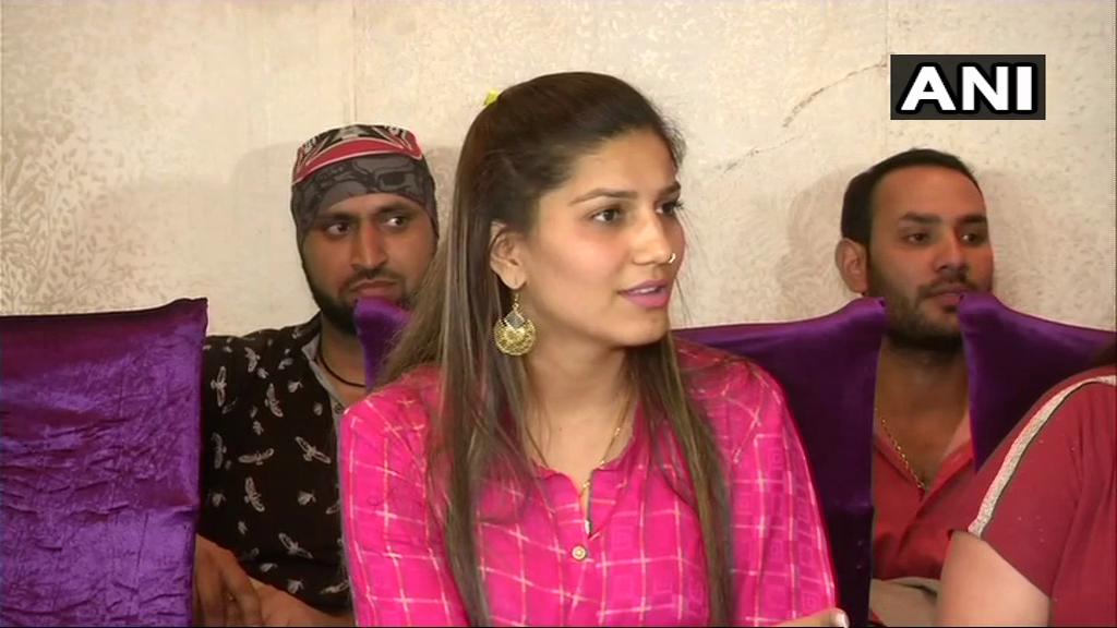 Sapna Chaudhary not part of Congress; claims 'old pictures' being circulated