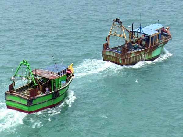Sri Lankan Navy apprehends 16 Indian fishermen 