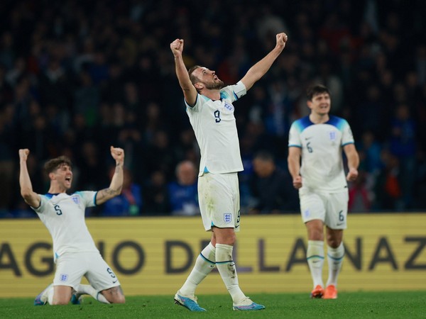 Harry Kane's record breaking goal seals victory for 10-men England against Italy