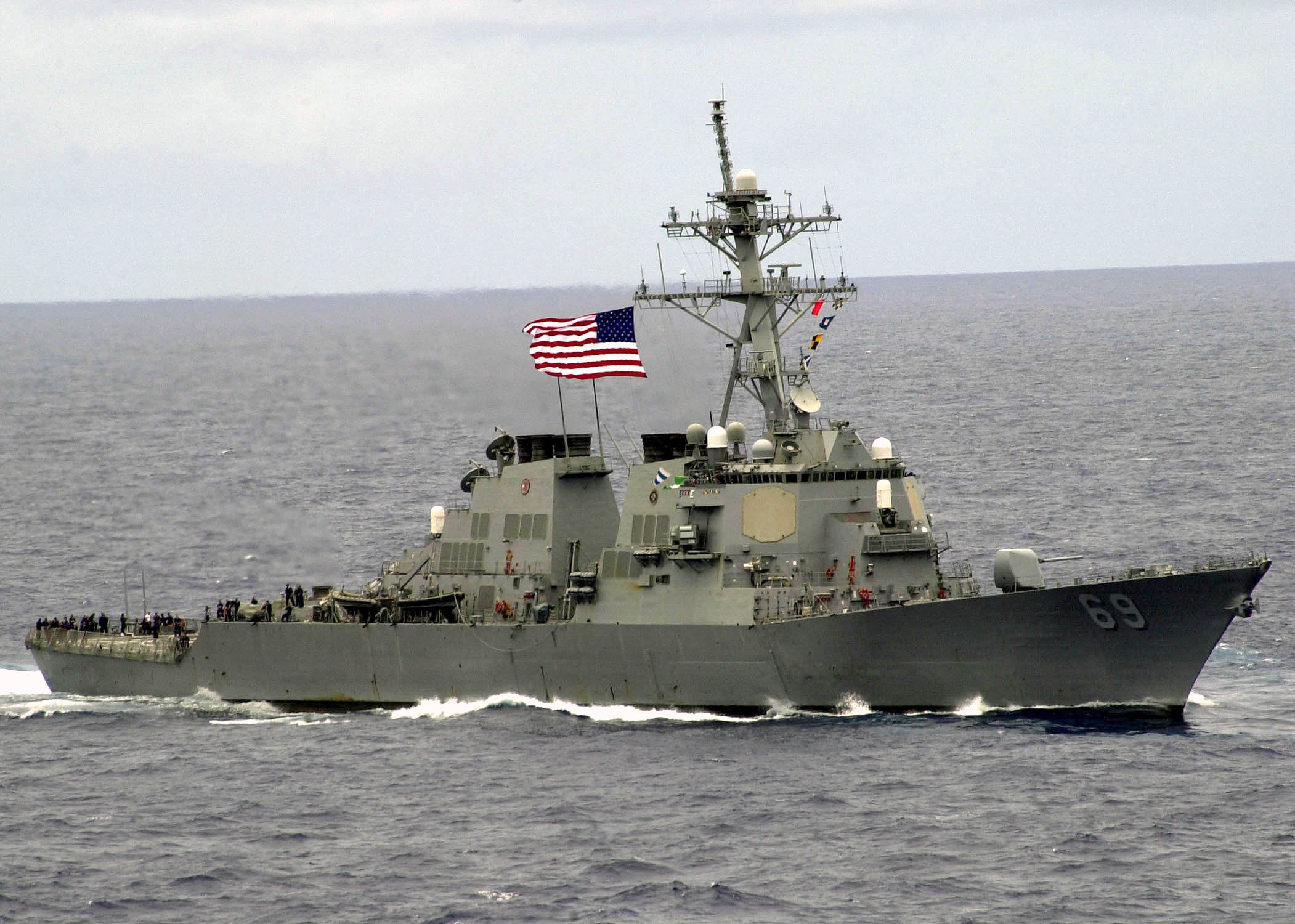 China, U.S. Navy in row over guided-missile destroyer in South China Sea