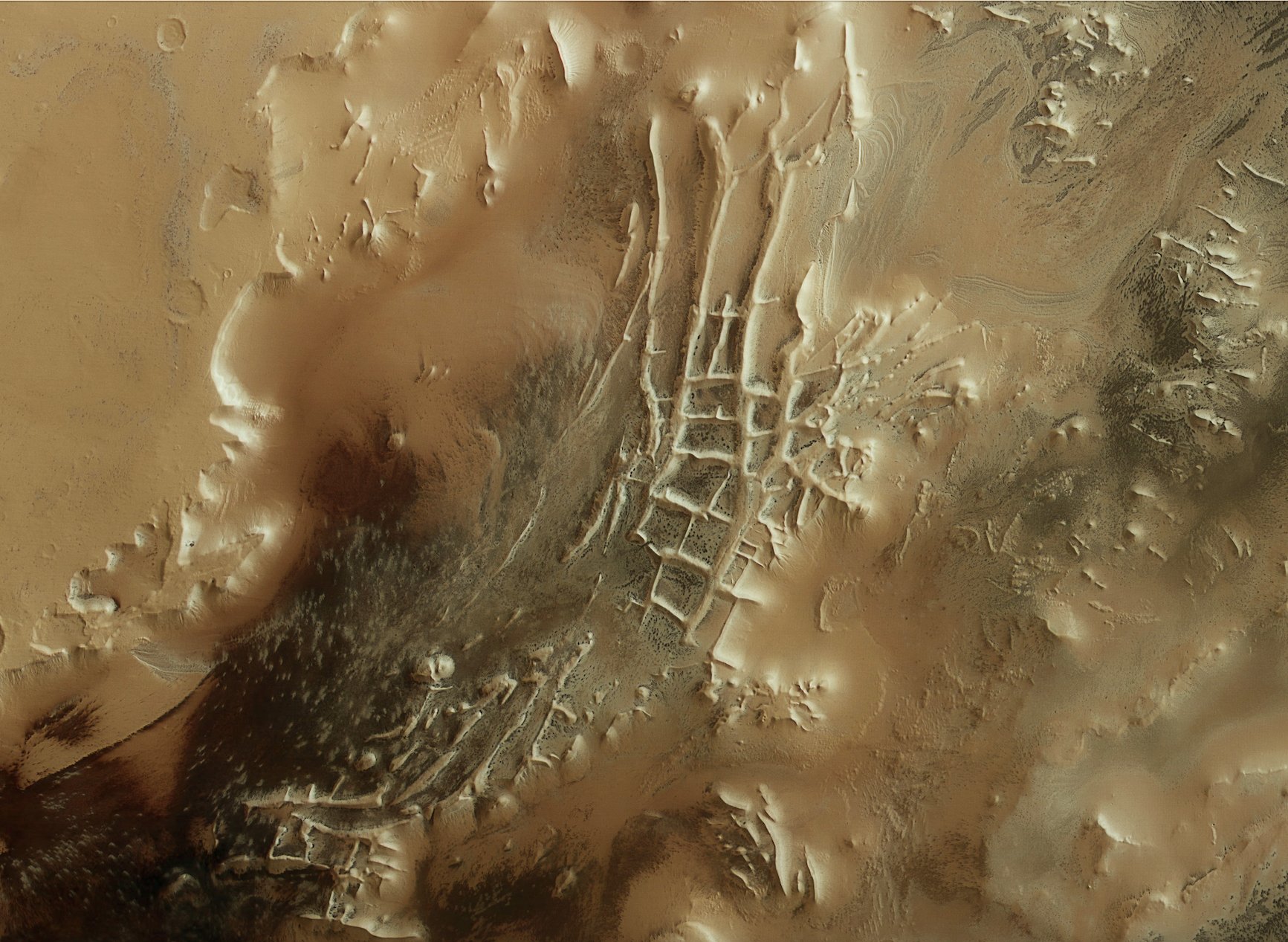 Spiders on Mars? ESA spacecraft sees traces of spiders on the Red Planet