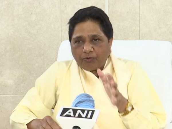 Centre, state govts have no concern for migrants: Mayawati