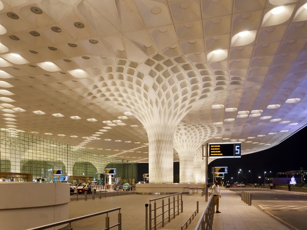 Mumbai airport handles 44 flights on Day 2