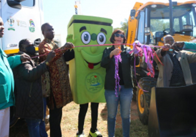 Barbara Creecy launches R44.5M National Waste Management Fleet 