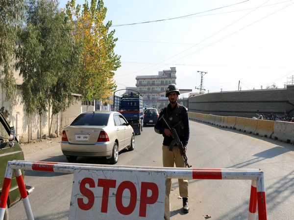 Pakistan: Class 4 employees in Swat stage demonstration, demand 200 pc salary hike