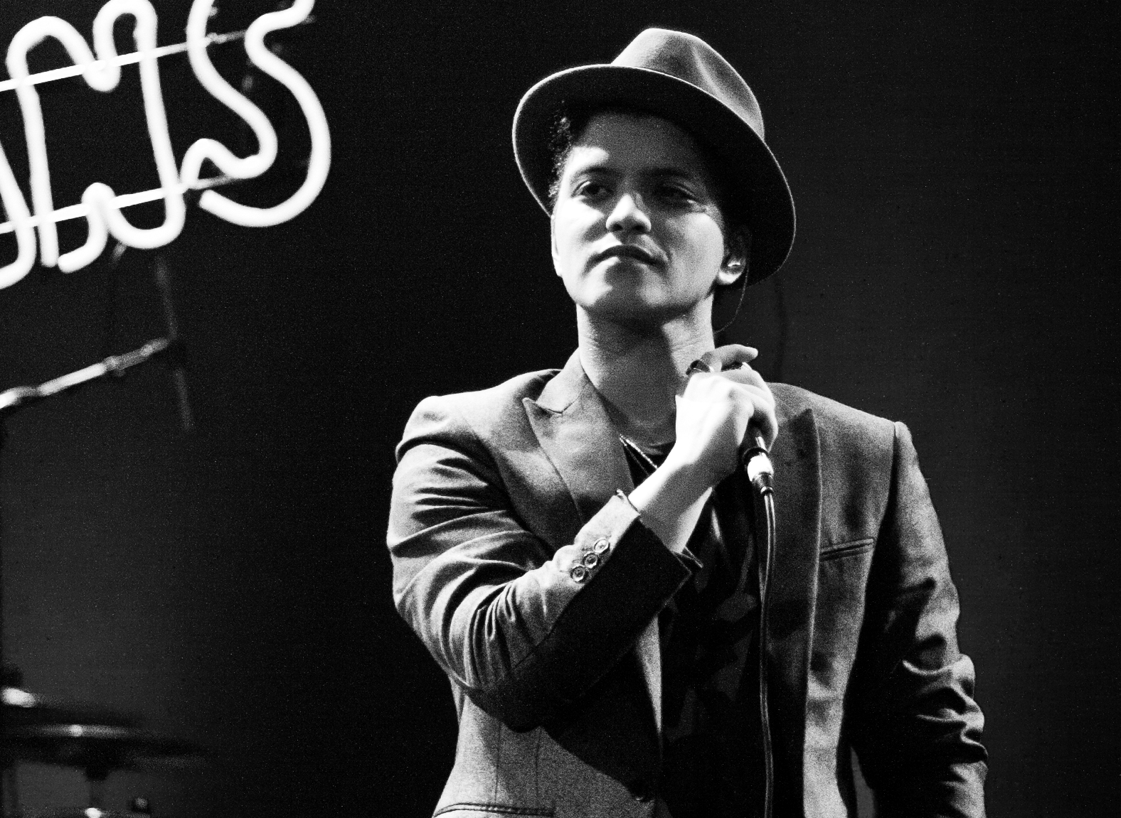 Bruno Mars announces new single, album