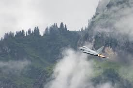 Swiss voters approve $6.5 bln purchase of fighter jets